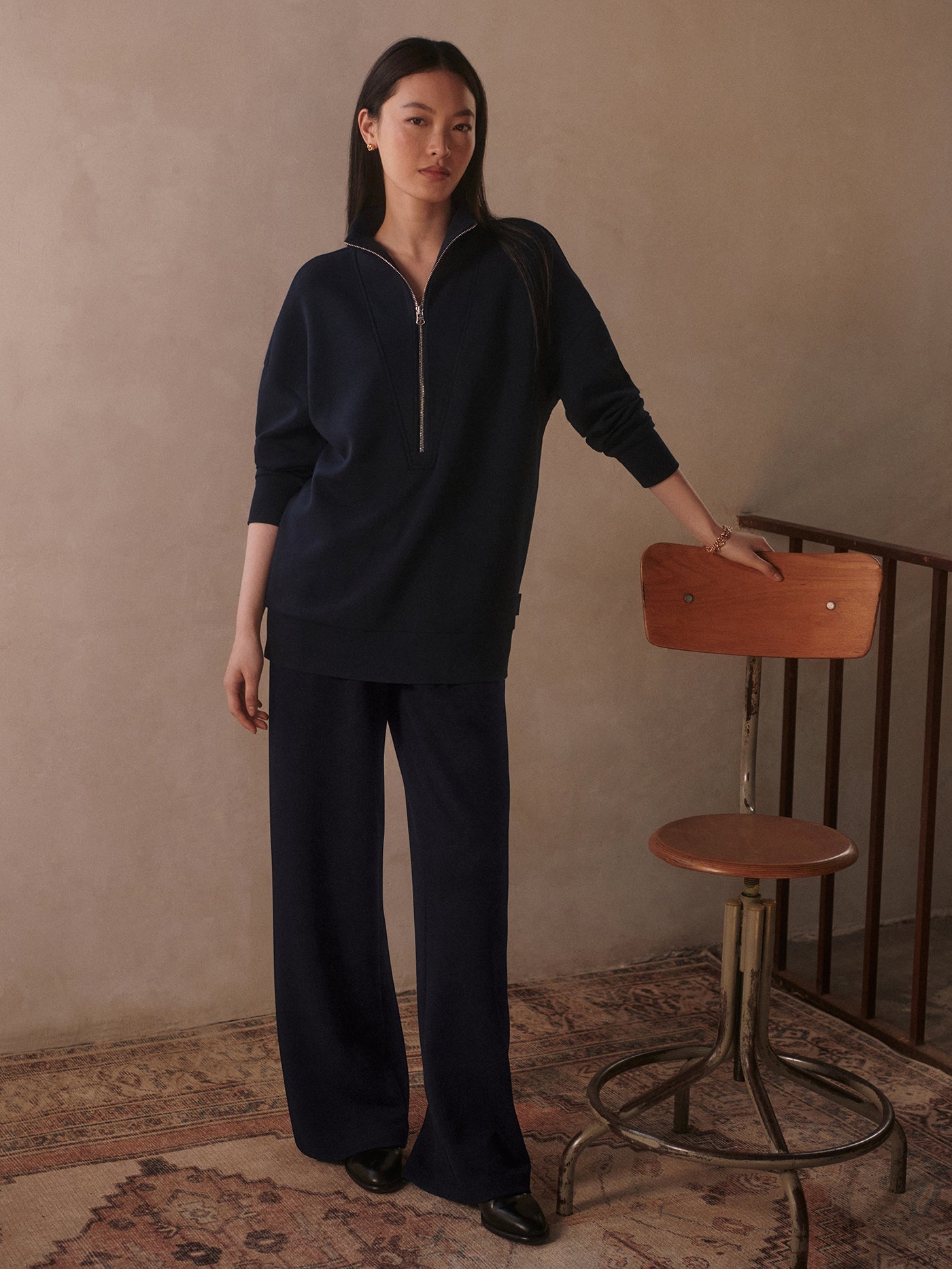 Varley The Extra Wide Leg Pant 29.5 - Navy – Yogamatters