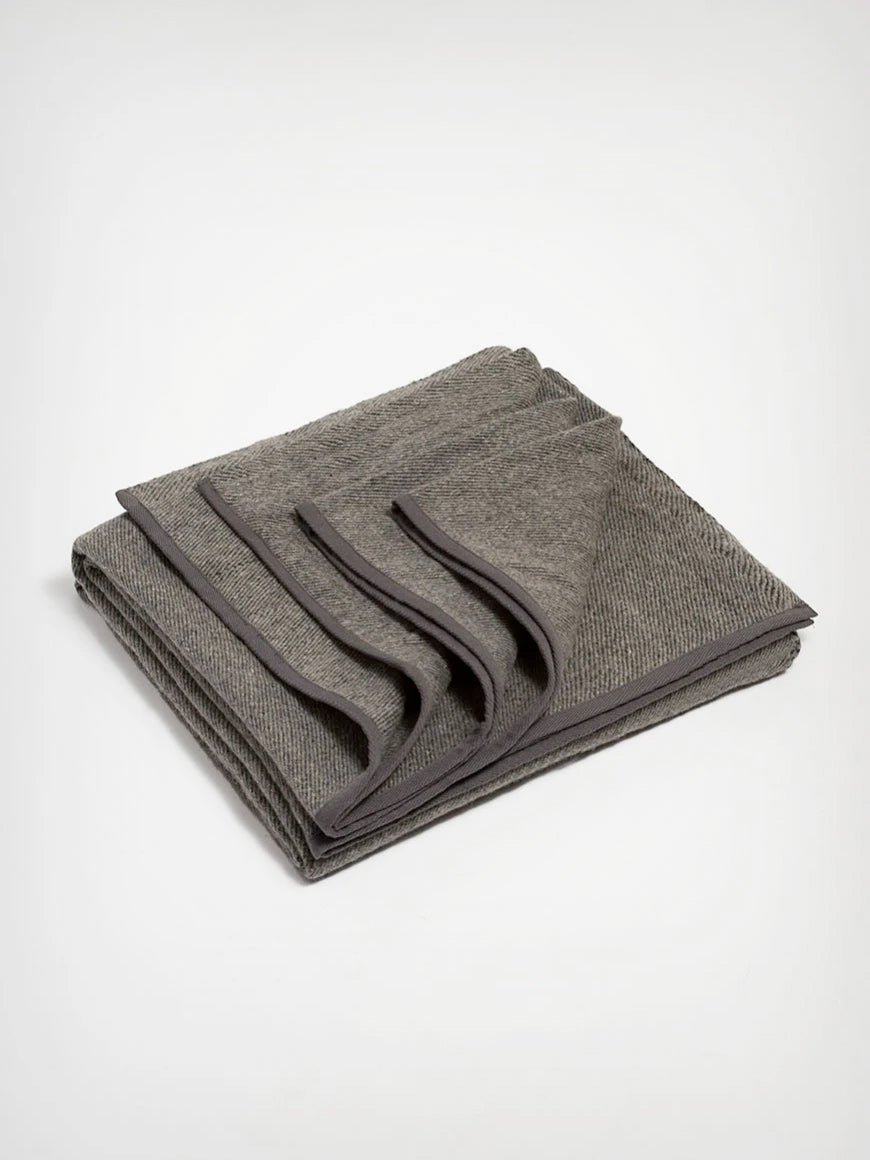 Manduka Recycled Wool Blanket stretchresistant, dense weave Yogamatters