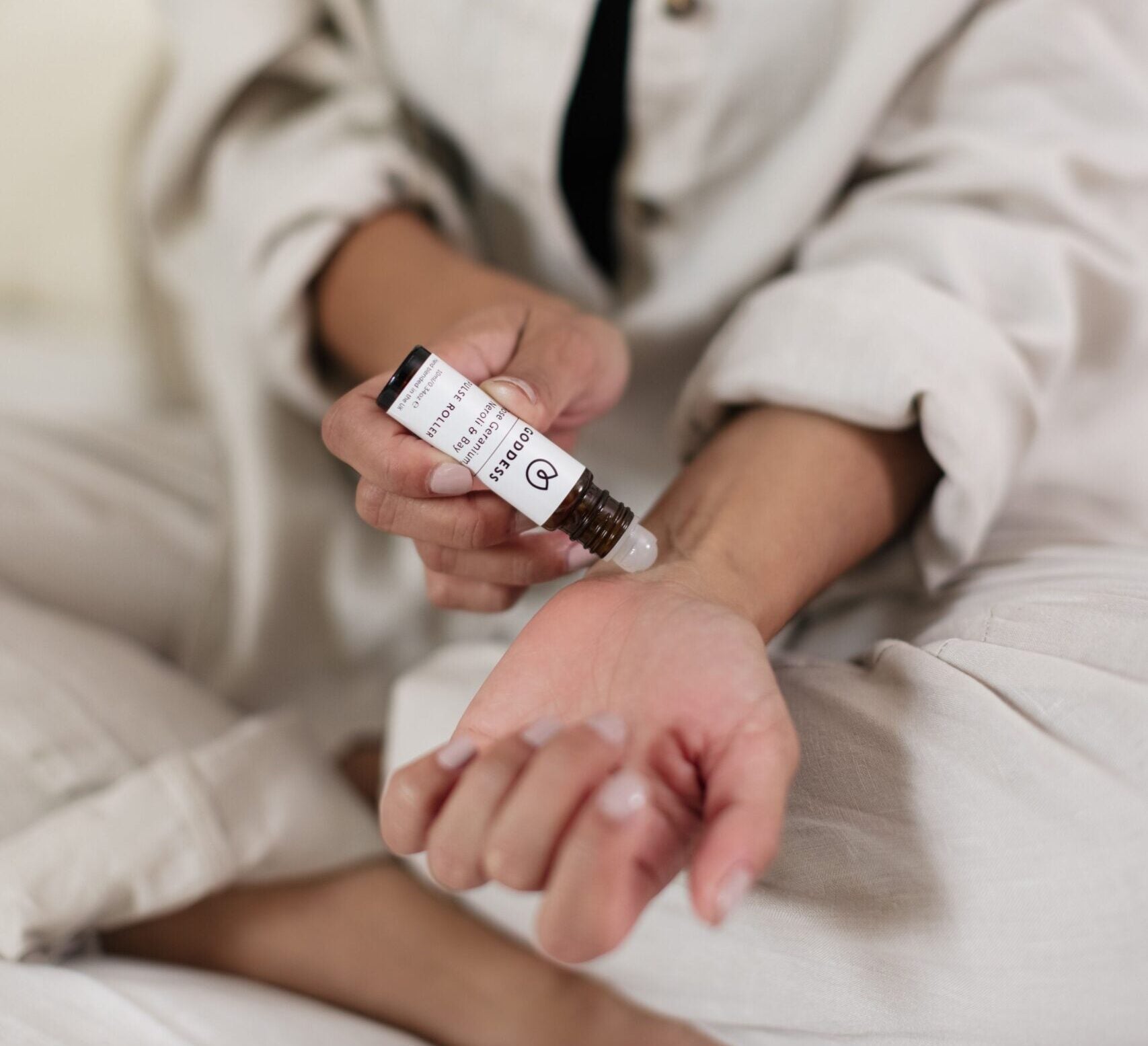 3 Pressure Points & Essential Oils For More Energy