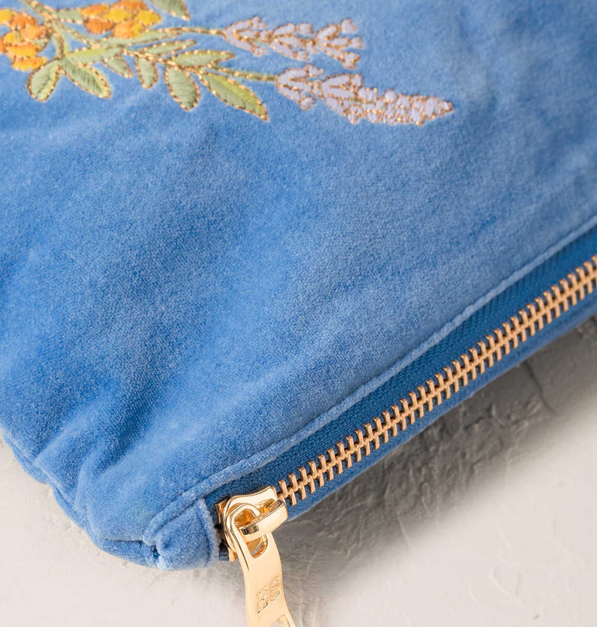 Elizabeth Scarlett Velvet Everyday Pouch - Cornflower Blue Floral Sun Goddess