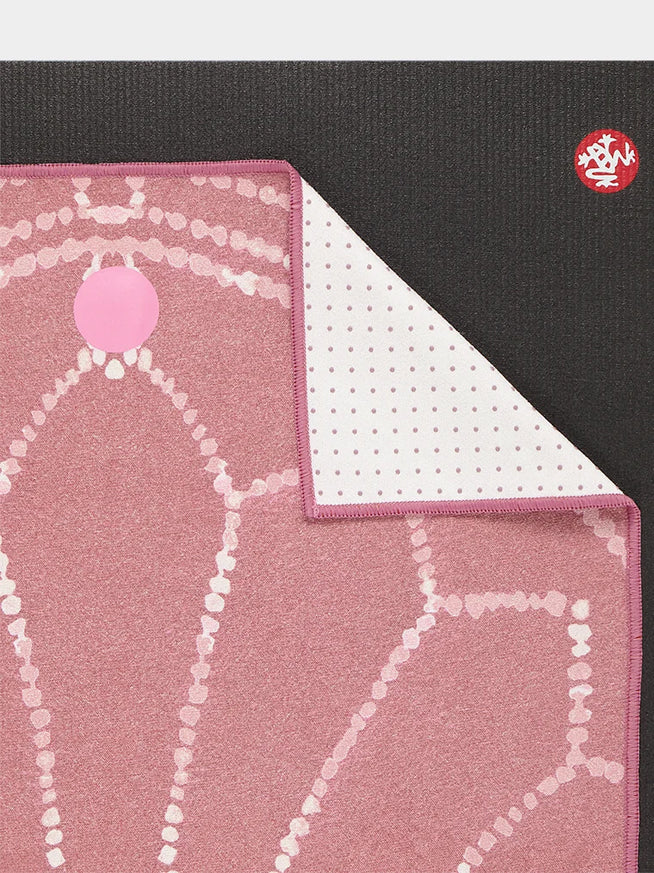Manduka Yogitoes Yoga Mat Towel - Heart Chakra Reflect