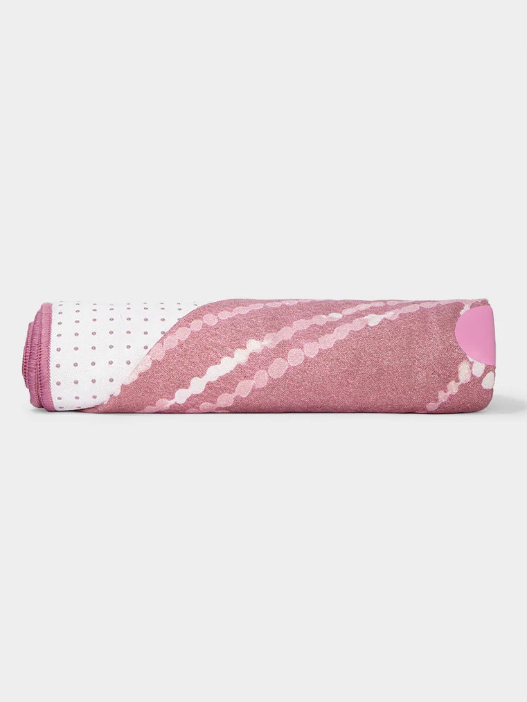 Manduka Yogitoes Yoga Mat Towel - Heart Chakra Reflect