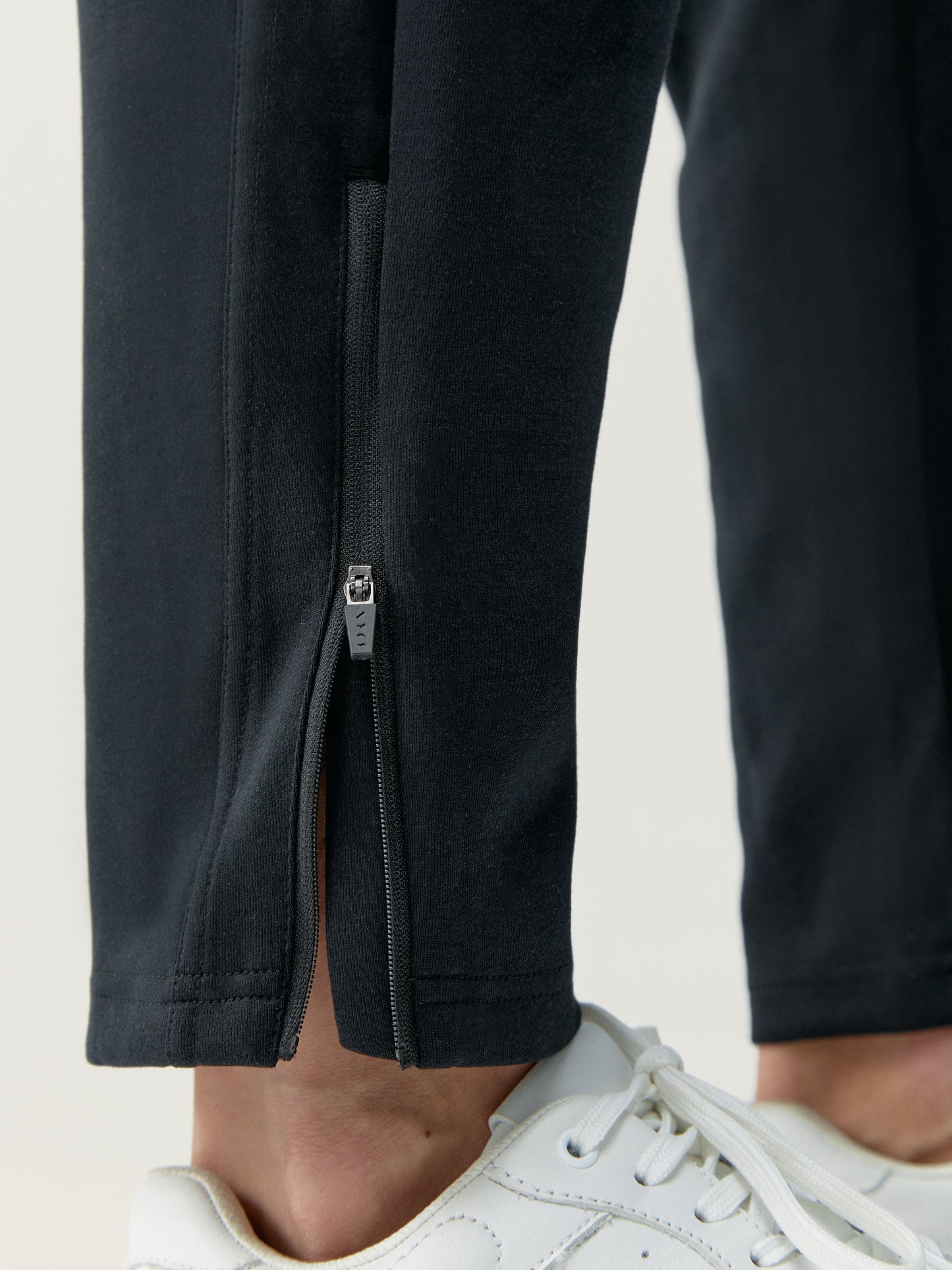 Born Living Yoga Ness Jogger - Black