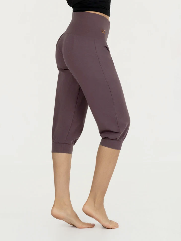 Urban Goddess Sukha Capri Yoga Pants - Berry