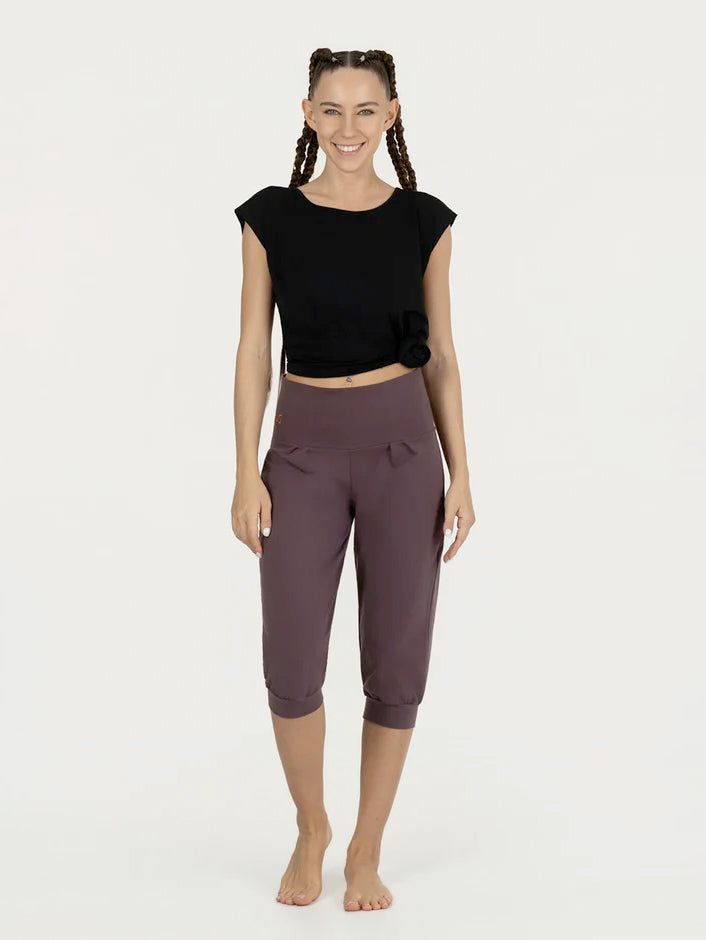 Urban Goddess Sukha Capri Yoga Pants - Berry