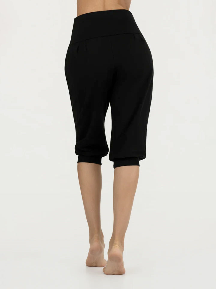 Urban Goddess Sukha Capri Yoga Pants - Onyx Black