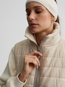 Varley Ellis Reversible Quilt Gilet - Sandshell Silver Lining